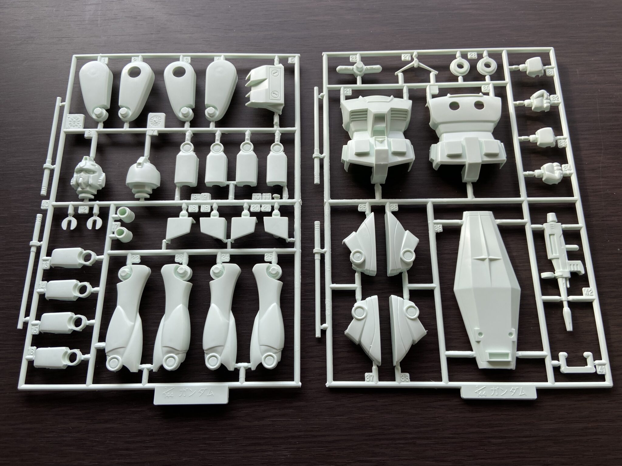 旧ガンプラキット一覧 旧キット 1/144 グフ｜@tyoi11rさんの